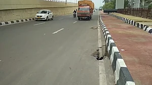 مودی جی نے جس ایکسپریس وے کا ایک ماہ پہلے افتتاح کیا تھا اس میں پڑے گڈھے