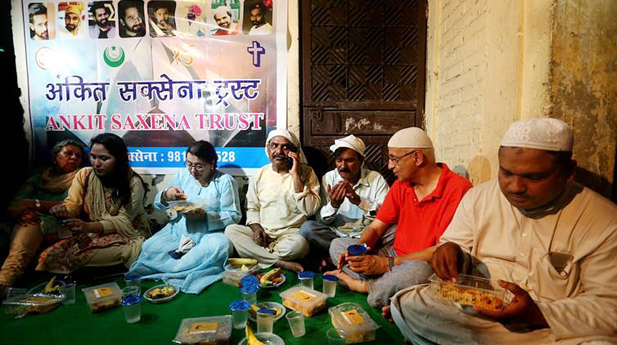 انکت سکسینہ کی یاد میں افطار، نفرت کے دور میں بھائی چارے کا پیغام