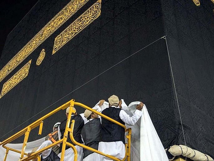 غلاف کعبہ زمین سے 3 میٹر بلند کیوں کیا گیا!  جانئے وجہ
