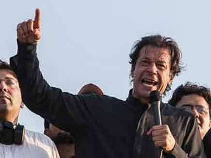 عمران خان نے صدر اور چیف جسٹس کے فرسٹ کلاس ہوائی سفر پر لگائی پابندی