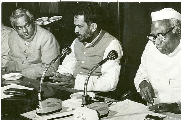 سابق وزیر اعظم چندر شیکھر اور سابق مرکزی وزیر جگ جیون رام کے ساتھ 