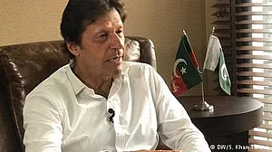 کشیدہ تعلقات کے باعث فی الحال ہند-پاک کرکٹ سیریز کھیلنا نامناسب: عمران خان