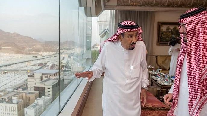 خادم الحرمین الشریفین شاہ سلمان منی میں (العربیہ ڈاٹ کام)