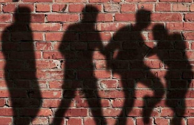 مہاراشٹر میں اعلیٰ ذات والوں نے قبائلی خاتون کو بے لباس کرکے پیٹا