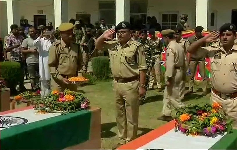 کشمیر: 3 پولس اہلکاروں کے قتل سے دہشت، خوفزدہ 8 اہلکاروں کا استعفی