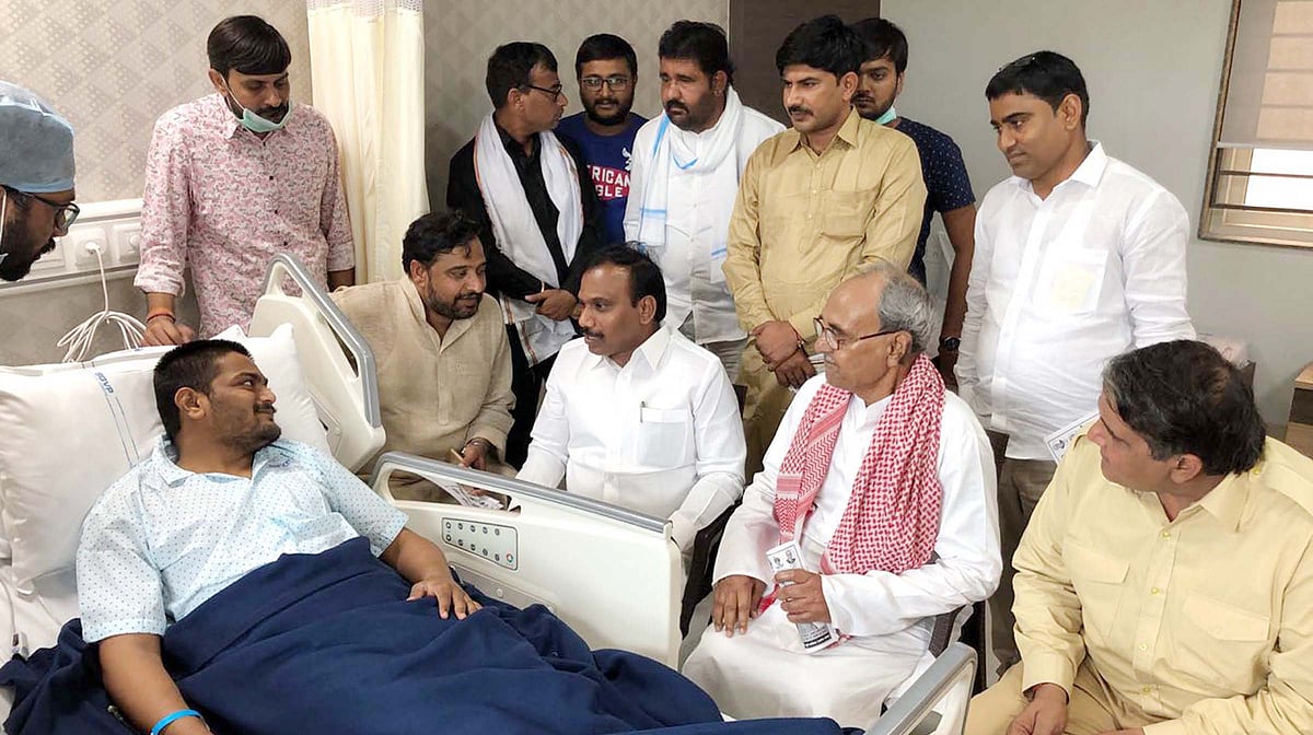 ہاردک کی بھوک ہڑتال کا 16واں دن، شرد یادو کی کھا پی کر جنگ لڑنے کی صلاح