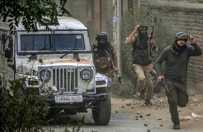 کشمیر: مسلح تصادم میں اے ایم یو کے سابق ریسرچ اسکالر سمیت دو ملی ٹینٹ ہلاک