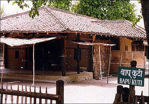 مہاتما گاندھی کی ’سیوا گرام‘ میں واقع آخری رہائش گاہ کی تصویریں