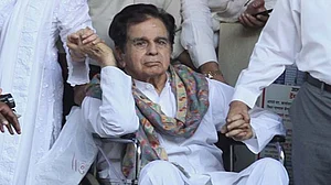 دلیپ کمار جائیداد تنازعہ: سوشل میڈیا نے فڑنویس حکومت کو نیند سے کیا بیدار