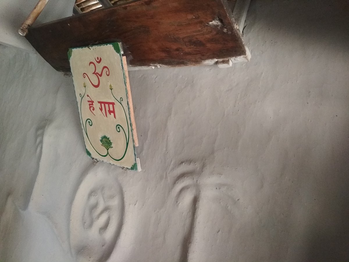 گاندھی جی کی ایک شاگرد میرا بین کی ’اوم‘ لکھی ہوئی تختی