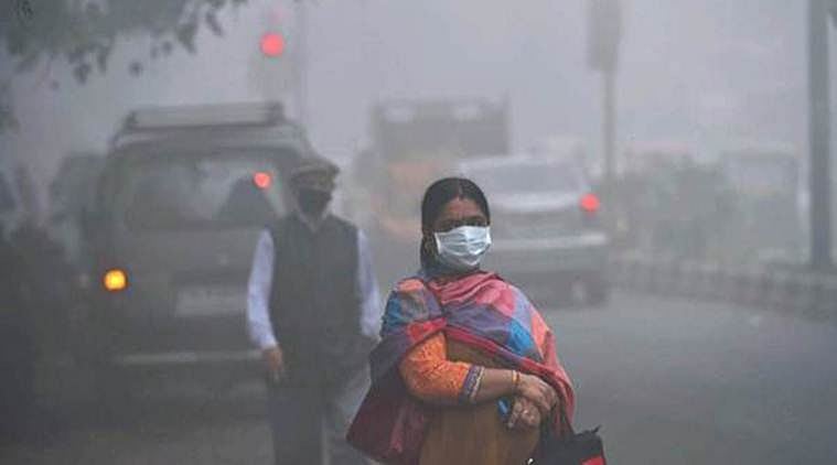 دہلی میں فضائی آلودگی کے سبب آنکھوں میں جلن، سانس لینے میں دقت