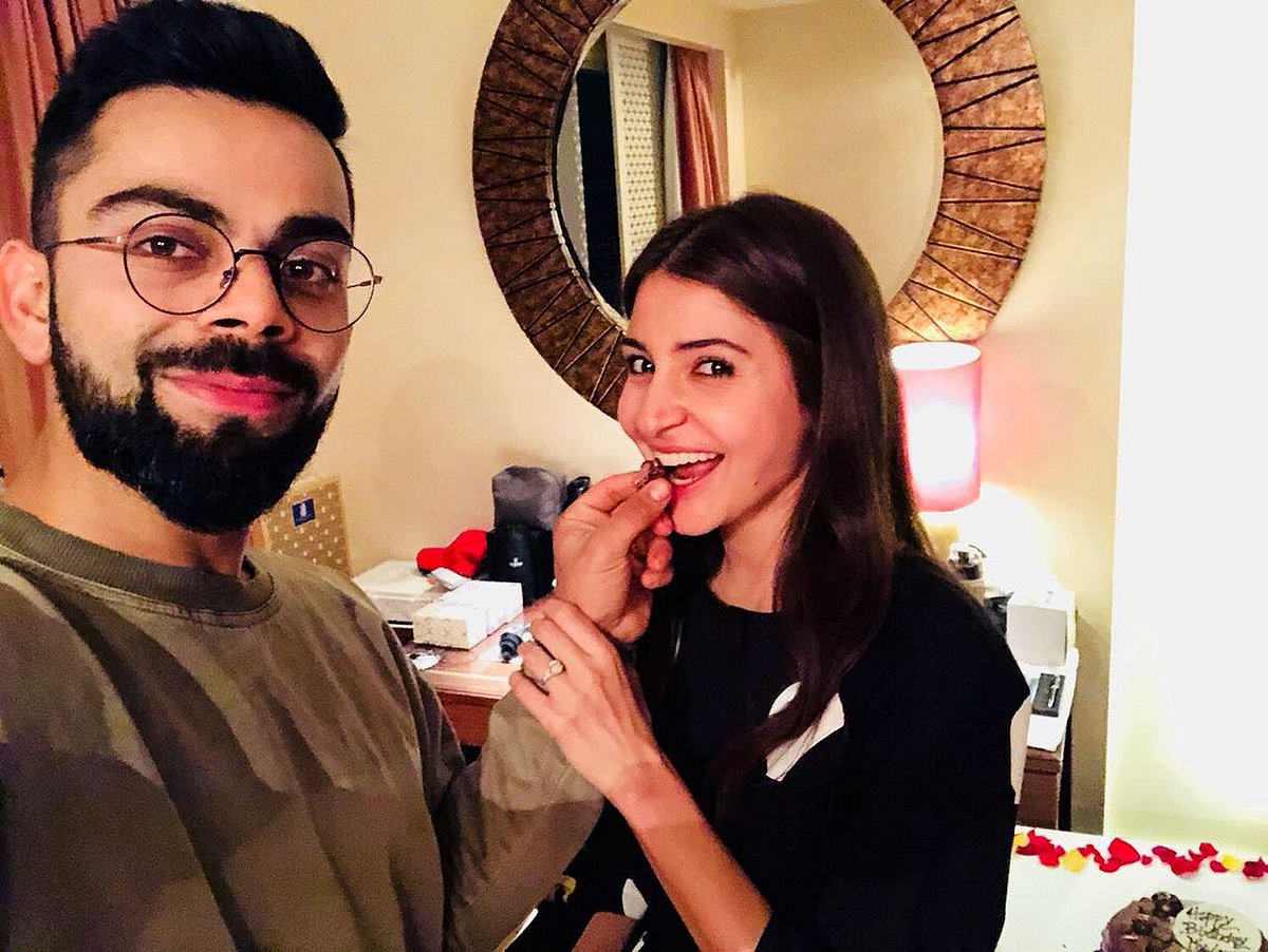 دنیائے کرکٹ نے وراٹ کو کیا برتھ ڈے وِش، بیگم انوشکا نے شیئر کی رومانی تصویر