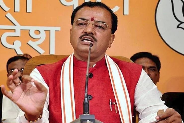 اتر پردیش کے نائب وزیر اعلیٰ کیشو پرساد موریہ کے ہیلی کاپٹر کی مشکل حالات میں ہوئی ایمرجنسی لینڈنگ