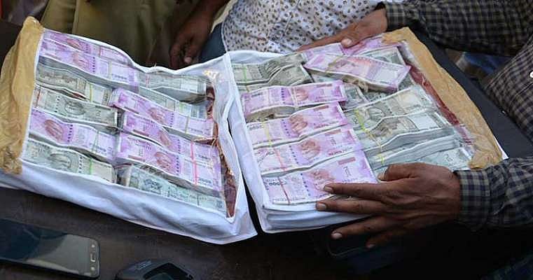 چھتیس گڑھ: انتخابات کے دوران چھ کروڑ روپے کی نقدی برآمد