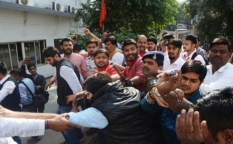مدھیہ پردیش: کنہیا  اور جگنیش  پر پھینکی گئی سیاہی، ’ہندو سینا‘ کارکن گرفتار
