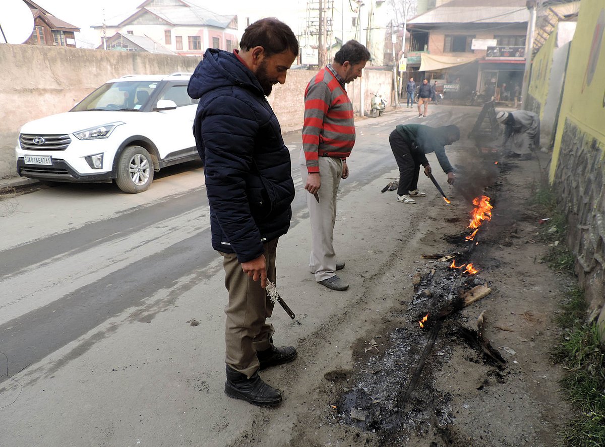کشمیر میں شدید سردی کی لہر، سرینگر میں ٹوٹا گیارہ سالہ ریکارڈ
