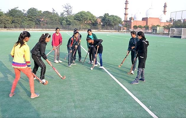 اے  یم یو کی تاریخ میں پہلی بار ہاکی کھیلیں گی طالبات