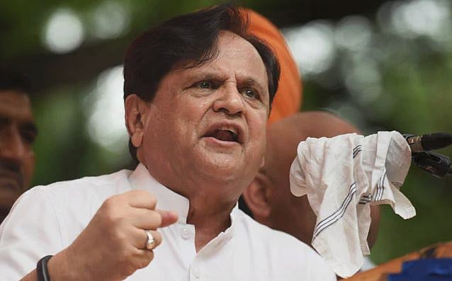 نوٹ بندی پر ملک مودی کو معاف نہیں کرے گا: احمد پٹیل