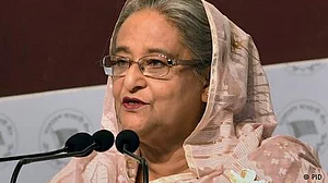 ہنڈن ایئربیس کے سیف ہاؤس میں شیخ حسینہ، حالات پر جائزہ کے لیے پی ایم ہاؤس پر اعلیٰ سطحی اجلاس طلب