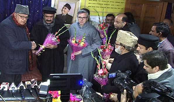کشمیر: پی ڈی پی میں بھگدڑ، دو سینئر رہنما نیشنل کانفرنس میں شامل