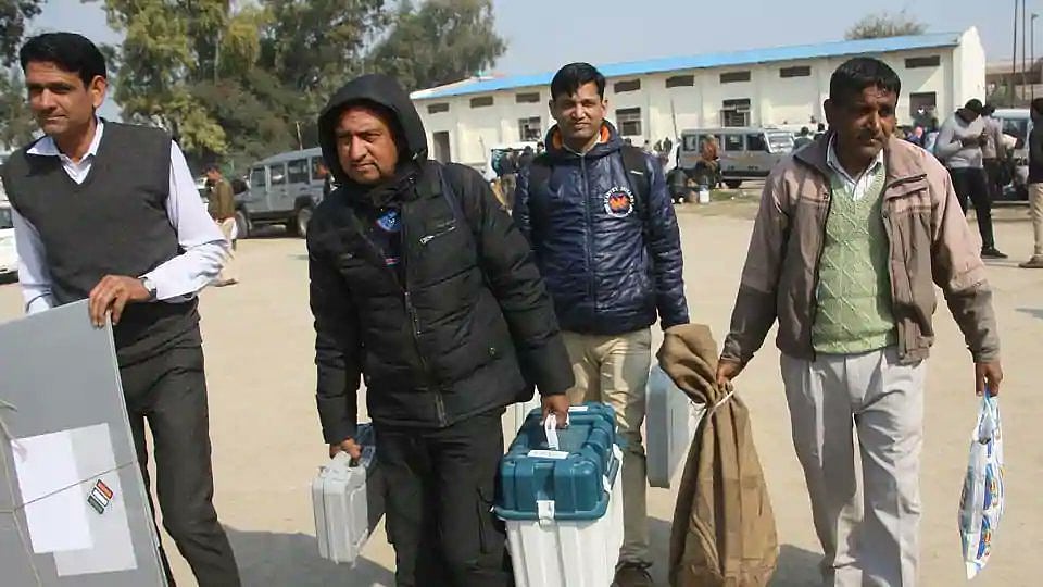 ضمنی انتخابات: جیند، رام گڑھ اور تروورور میں سخت سکورٹی کے درمیان ووٹنگ جاری