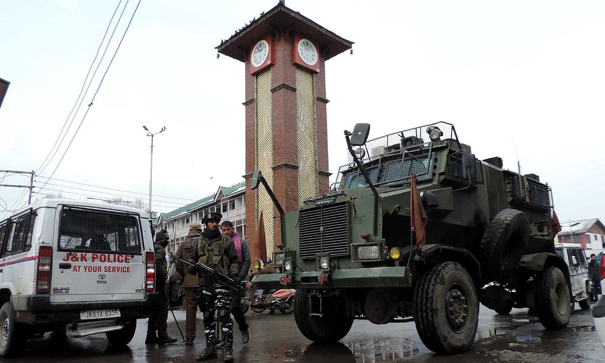 کشمیر: یوم جمہوریہ کے پیش نظر سیکورٹی فورسز کی تاریخی لال چوک میں تلاشی کارروائی