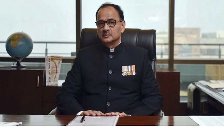 سی بی آئی تنازعہ پر عدالتی فیصلہ کے بعد آلوک ورما نے دفتر پہنچ کر ذمہ داری سنبھالی