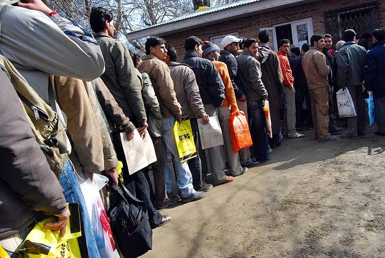 بے روزگا ری کے ماحول میں ریزرویشن کا ’لالی پاپ‘