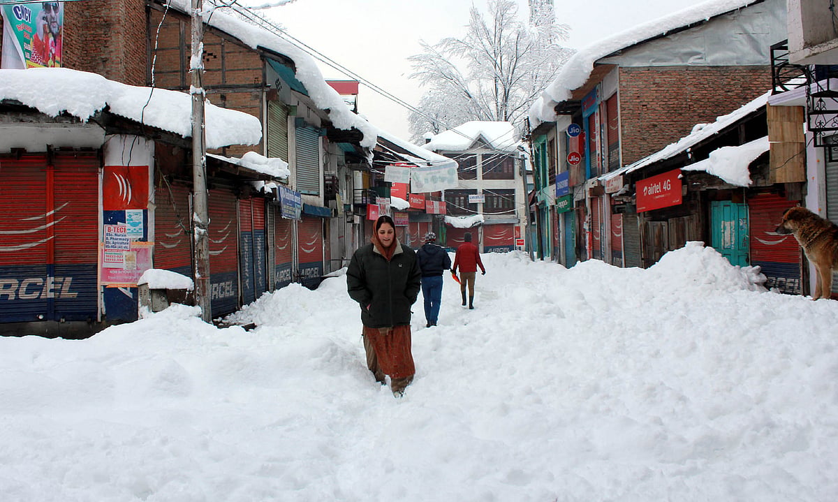 کشمیر: برفانی تودے کی وجہ سے زندہ دفن افراد میں سے آٹھویں فرد کی لاش بر آمد