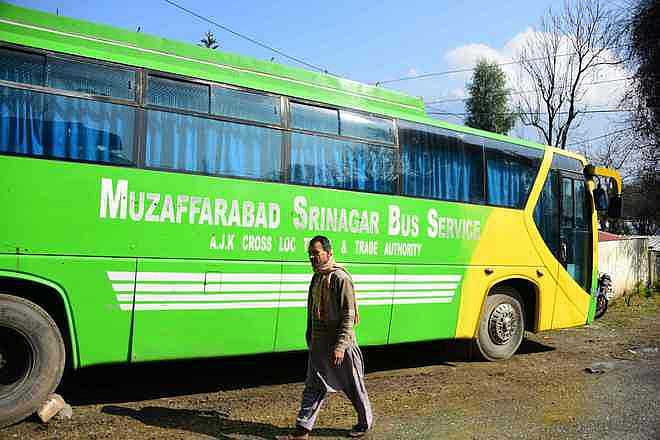 جموں و کشمیر اور پاکستان مقبوضہ کشمیر کے درمیان بس خدمات بحال