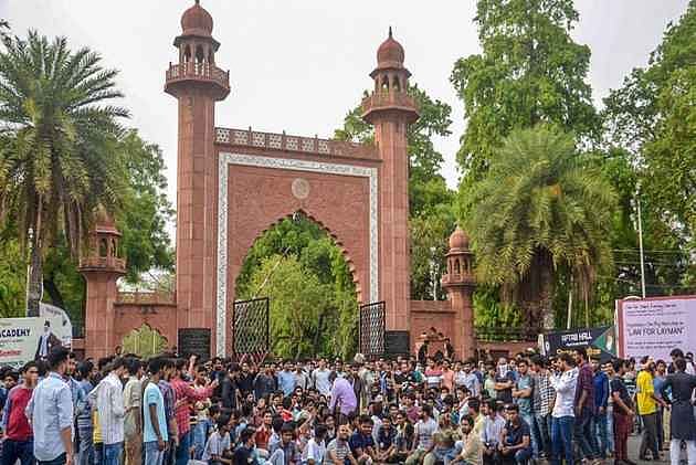 اے ایم یو میں بد امنی پھیلا نے کے الزام میں 8 طلباء معطل