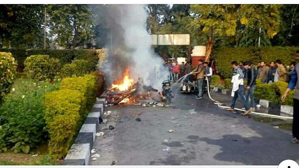 اے ایم یو میں ہنگامہ کرنے والے بی جے پی رہنماؤں کو گرفتار کرنے کا مطالبہ