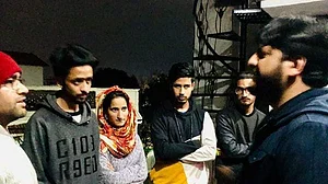 خوفزدہ 200 کشمیری طلبا نے پی ڈی پی وفد کے ساتھ دہرہ دون کو کہا خیرباد
