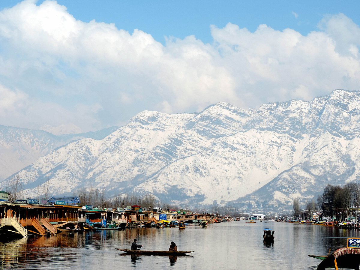 وادی کشمیر میں برف کا قہر، 11 افراد اور درجنوں مویشی ہلاک، کئی ریاشی مکان تباہ