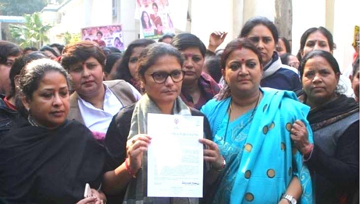 پرینکا گاندھی پر ناشائستہ رائے زنی سے کانگریس برہم، پولس میں شکایت درج