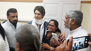 ویڈیو: ’پرینکا گاندھی آئی ہیں، نئی روشنی لائی ہیں‘، نعروں کے درمیان پرینکا نے عہدہ سنبھالا
