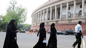 طلاق ثلاثہ بل کو پارلیمنٹ سے ہوئی طلاق
