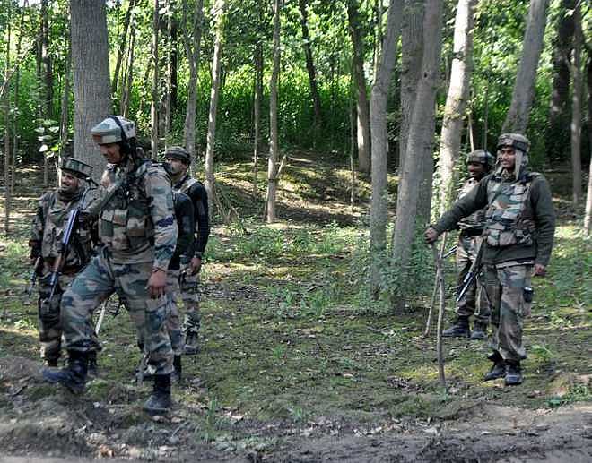 جموں و کشمیر: پلوامہ میں مسلح تصادم کے دوران 3 جنگجو ہلاک