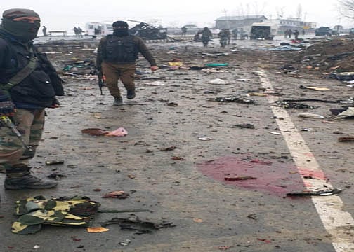 جموں و کشمیر میں اپنی نوعت کا سب سے بڑا خودکش حملہ، 44 سی آر پی ایف اہلکار ہلاک