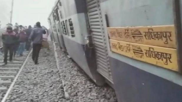 بہار سے دہلی آ رہی سیمانچل ایکسپریس حادثہ کا شکار، 6 افراد ہلاک، متعدد زخمی