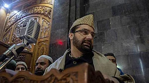میر واعظ اور گیلانی کے بیٹوں کو پوچھ گچھ کے لئے این آئی اے نے دہلی طلب کیا