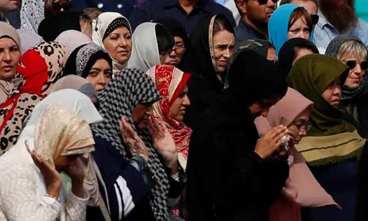 کرائسٹ چرچ حملہ کے بعد پہلی نماز جمعہ کی ادائیگی، پی ایم جیسنڈا کی اجتماع میں شرکت
