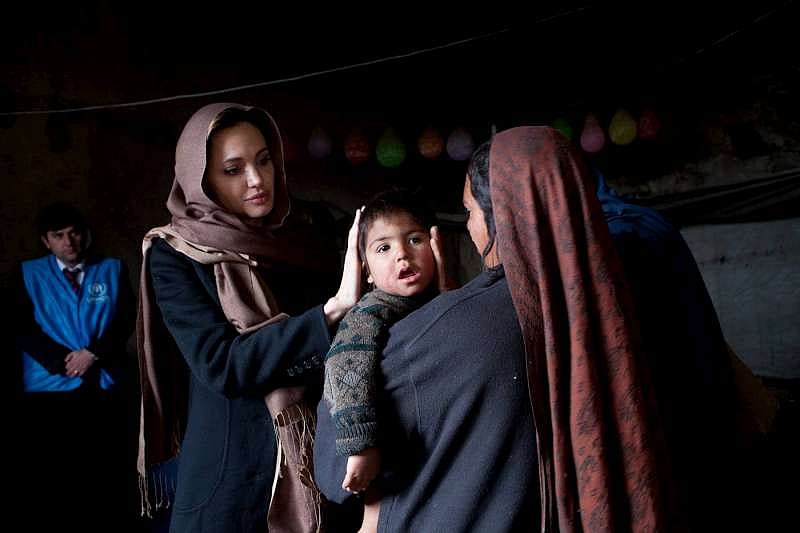 اقوام متحدہ ’امن مشن‘ میں افغان خواتین کو بھی شامل کیا جائے: انجلینا جولی