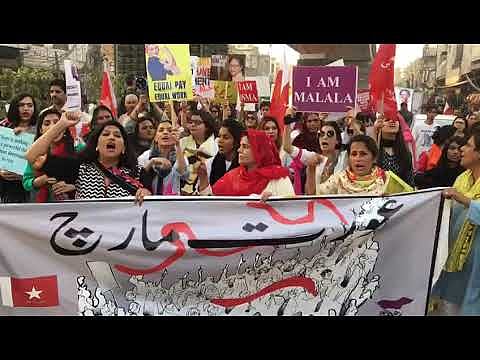 پاکستان: حقوق نسواں کے لئے ’عورت مارچ‘ نکالنا بنا مصیبت، قتل اور عصمت دری کی دھمکیاں