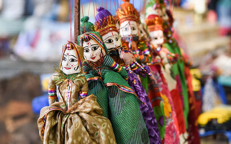 کٹھ پتلیوں کے عالمی دن کا سفر: فن سے سیاسی طنز و مزاح تک