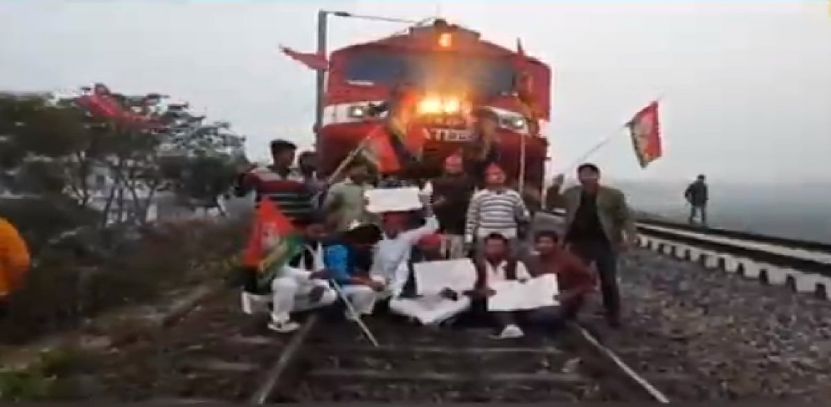 بھارت بند:دلت اور قبائلی تنظیموں کے ساتھ ساتھ یونیورسٹی اہلکاروں کے بند نے دکھایا اثر