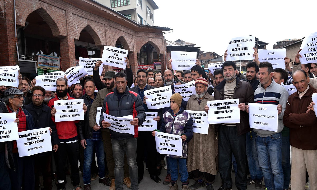 سرینگر: اسکول پرنسپل کی حراستی ہلاکت کے خلاف احتجاجی ریلی