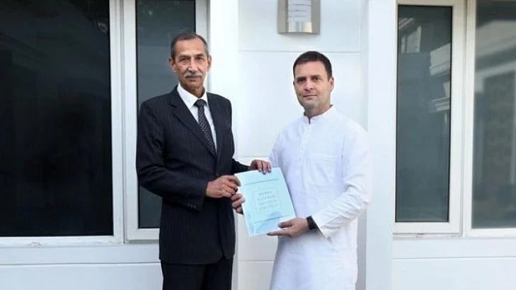 کانگریس صدر راہل گاندھی اور ریٹائر لیفٹیننٹ جنرل ڈی ایس ہڈا