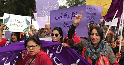 پاکستان: حقوق نسواں کے لئے ’عورت مارچ‘ نکالنا بنا مصیبت، قتل اور عصمت دری کی دھمکیاں