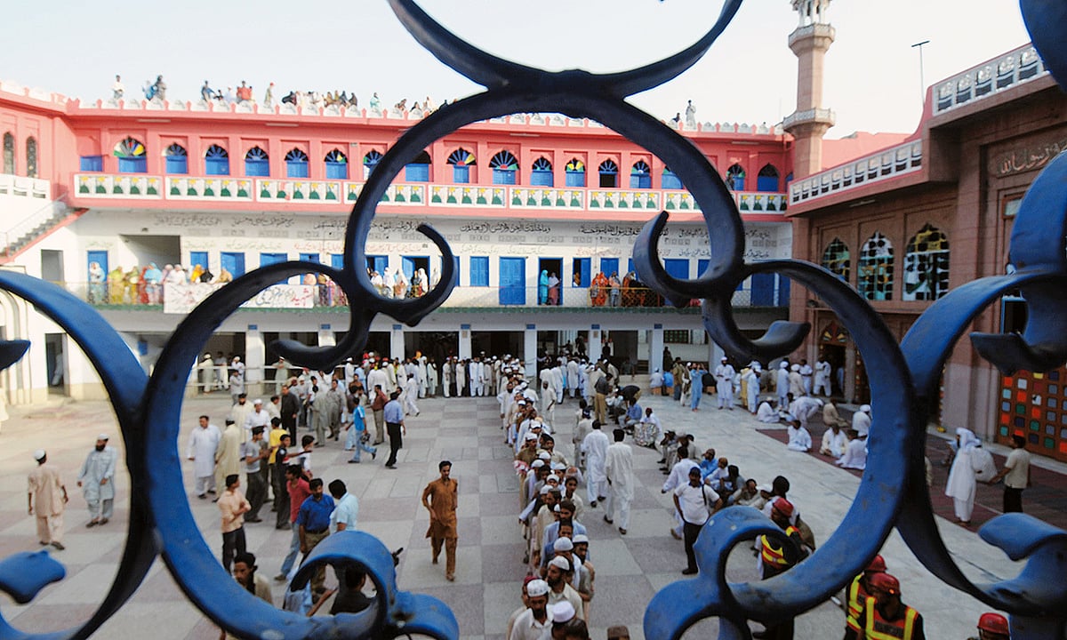پاکستان میں کالعدم تنظیموں پر کارروائی، 182 مدارس پر حکومتی قبضہ، 121 گرفتار